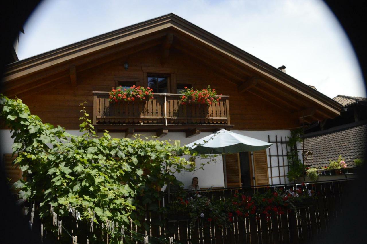 Ferienwohnung Hof am Brunnen Girlan Exterior foto
